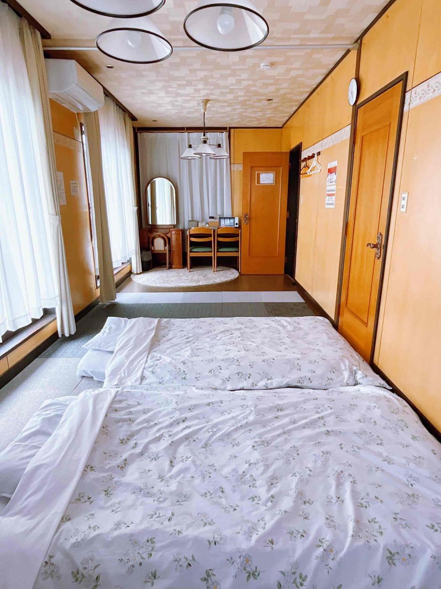 T&T Fujiyama Guest House Fujiyoshida Exteriör bild